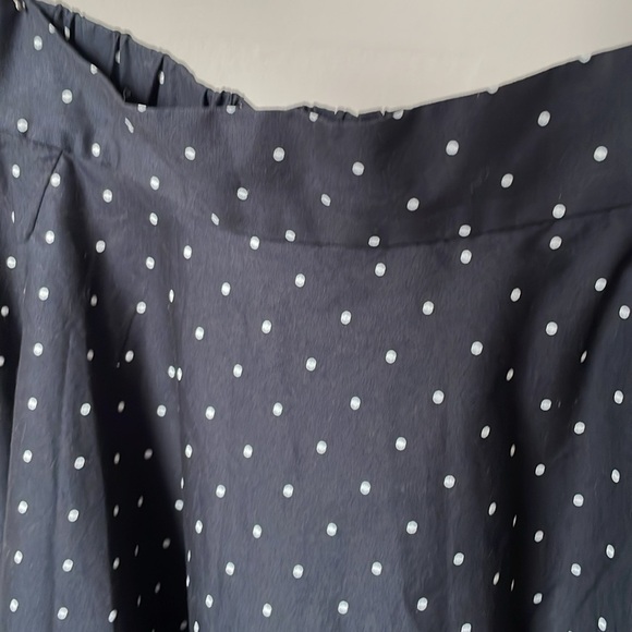 Uniqlo. Midi Skirt. Size Small - Picture 4 of 5